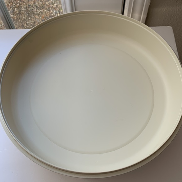 Vintage Tupperware large divided vegetable/chip & Dip tray with Lid. White. - Picture 6 of 6